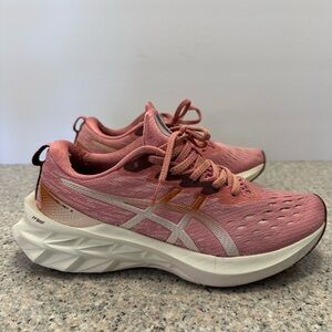 ASICS novablast 2 women size 9 pink